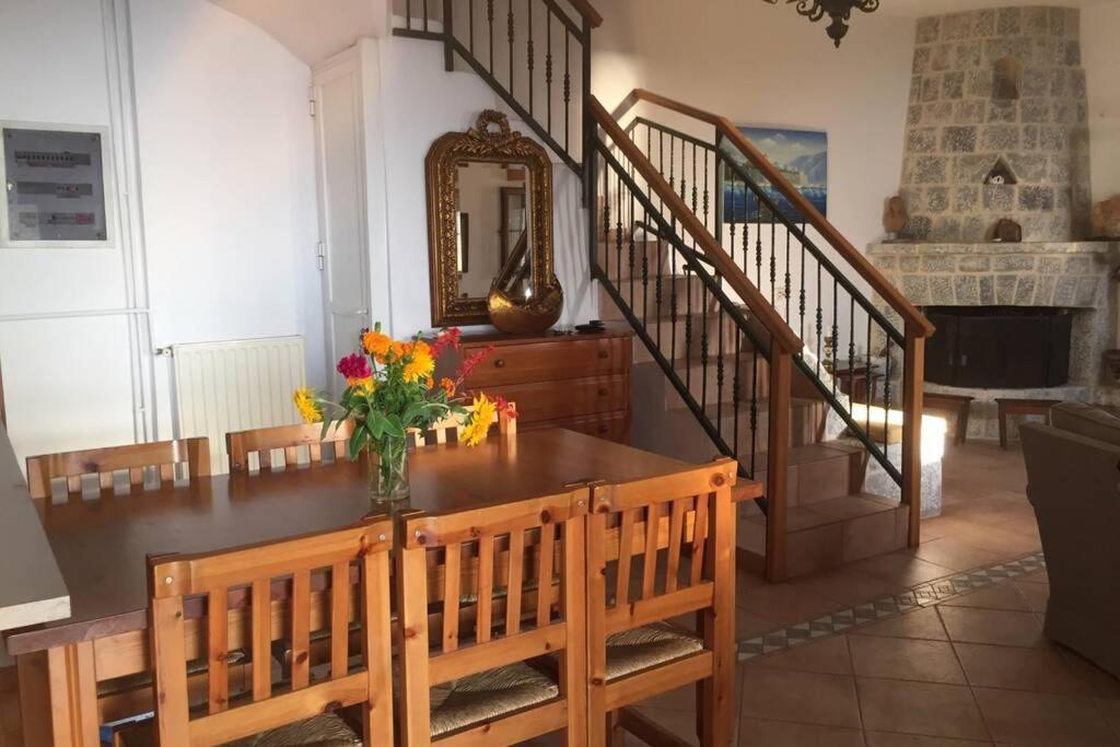 Πύργος Παραδοσιακός Με Μαγευτική Θέα - Villa Traditional Tower With Amazing Sea View Areopoli Bagian luar foto
