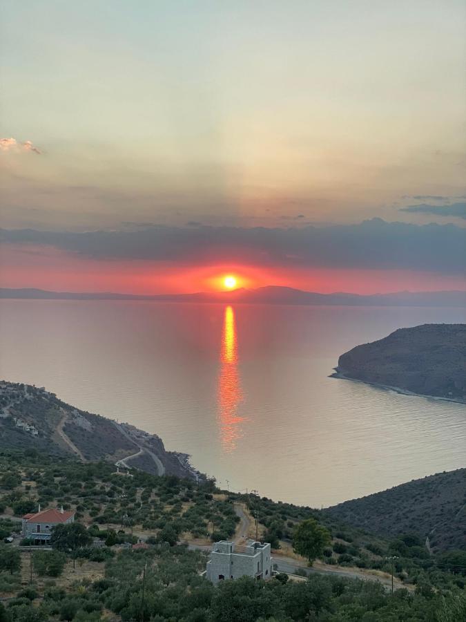 Πύργος Παραδοσιακός Με Μαγευτική Θέα - Villa Traditional Tower With Amazing Sea View Areopoli Bagian luar foto
